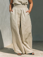 Set consisting of a sleeveless blouse and wide-leg Pants
